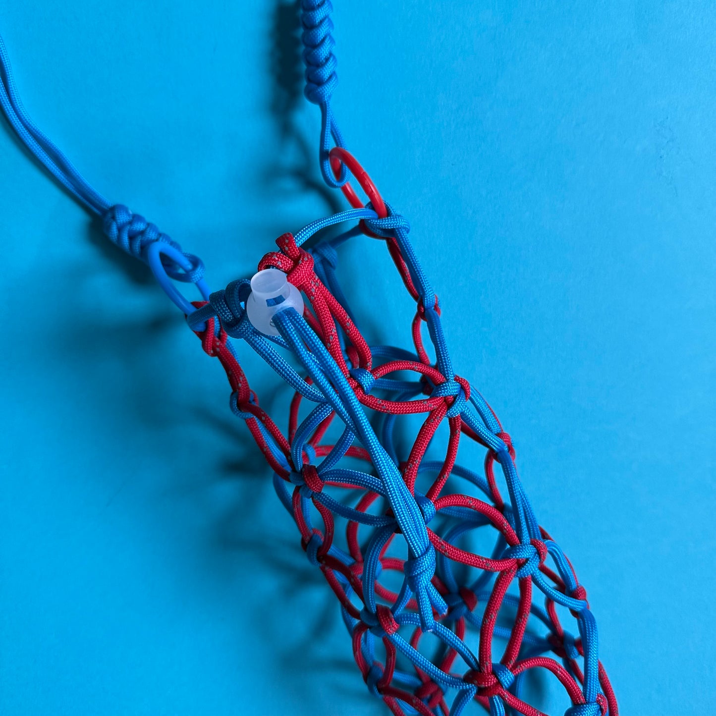 Macrame para cord bottle bag red blue
