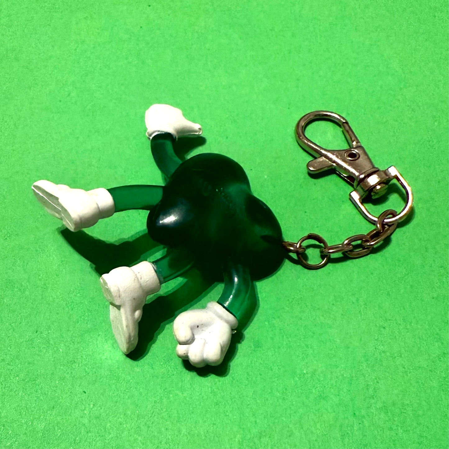 Retro plastic 80s green heart man keyring