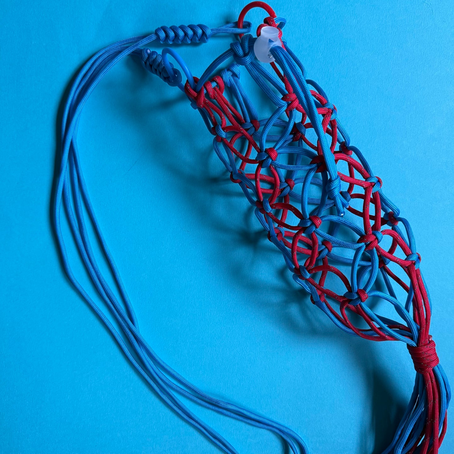 Macrame para cord bottle bag red blue