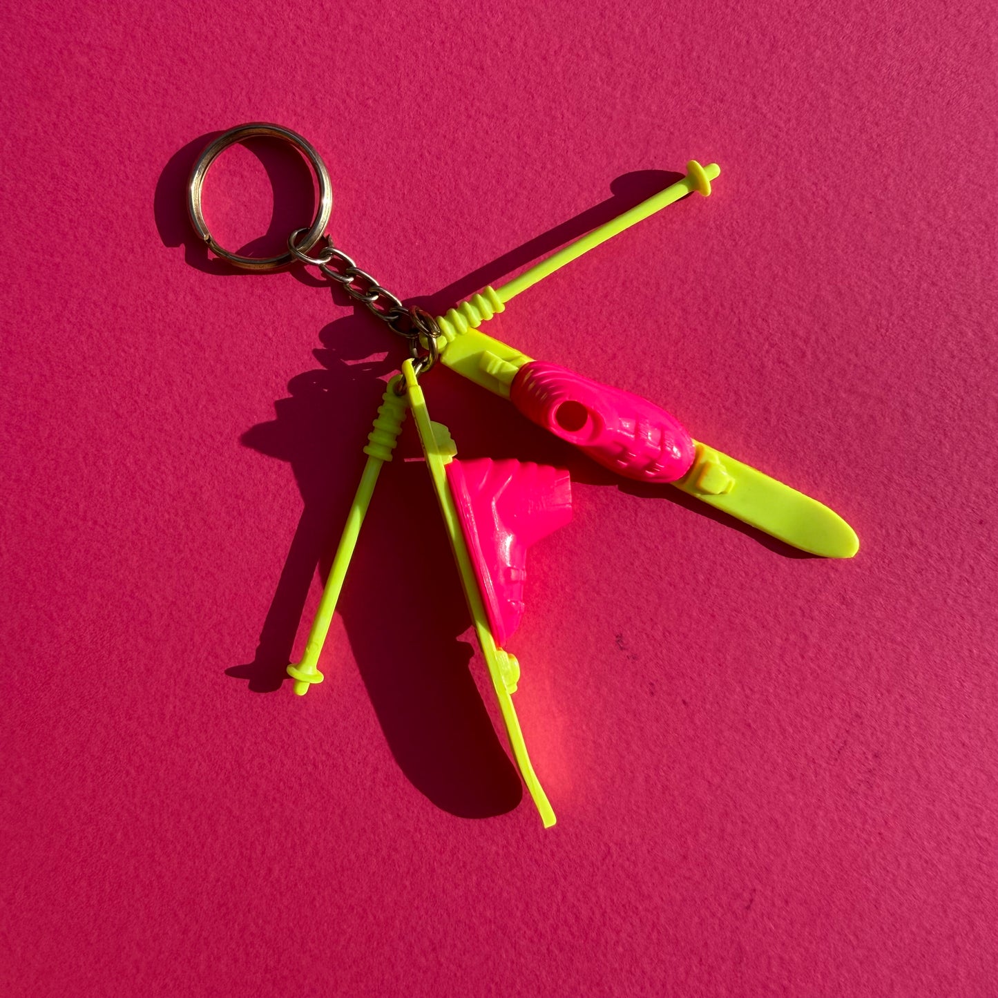 Retro plastic 80s ski neon keyring