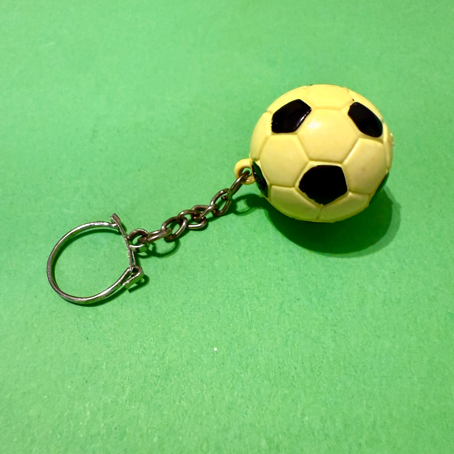 Retro plastic 80s football keyring