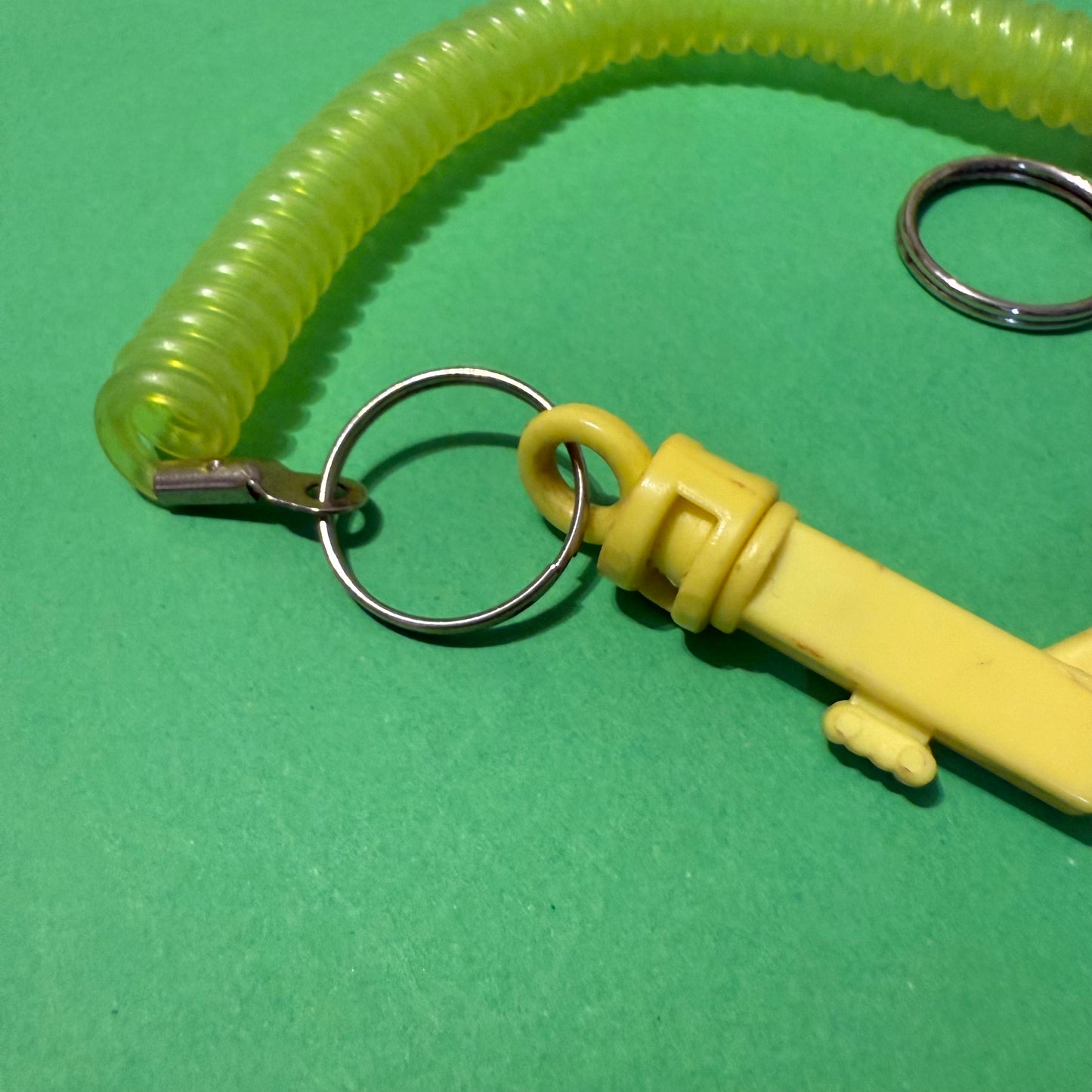 Retro vintage 80s spiral keyring