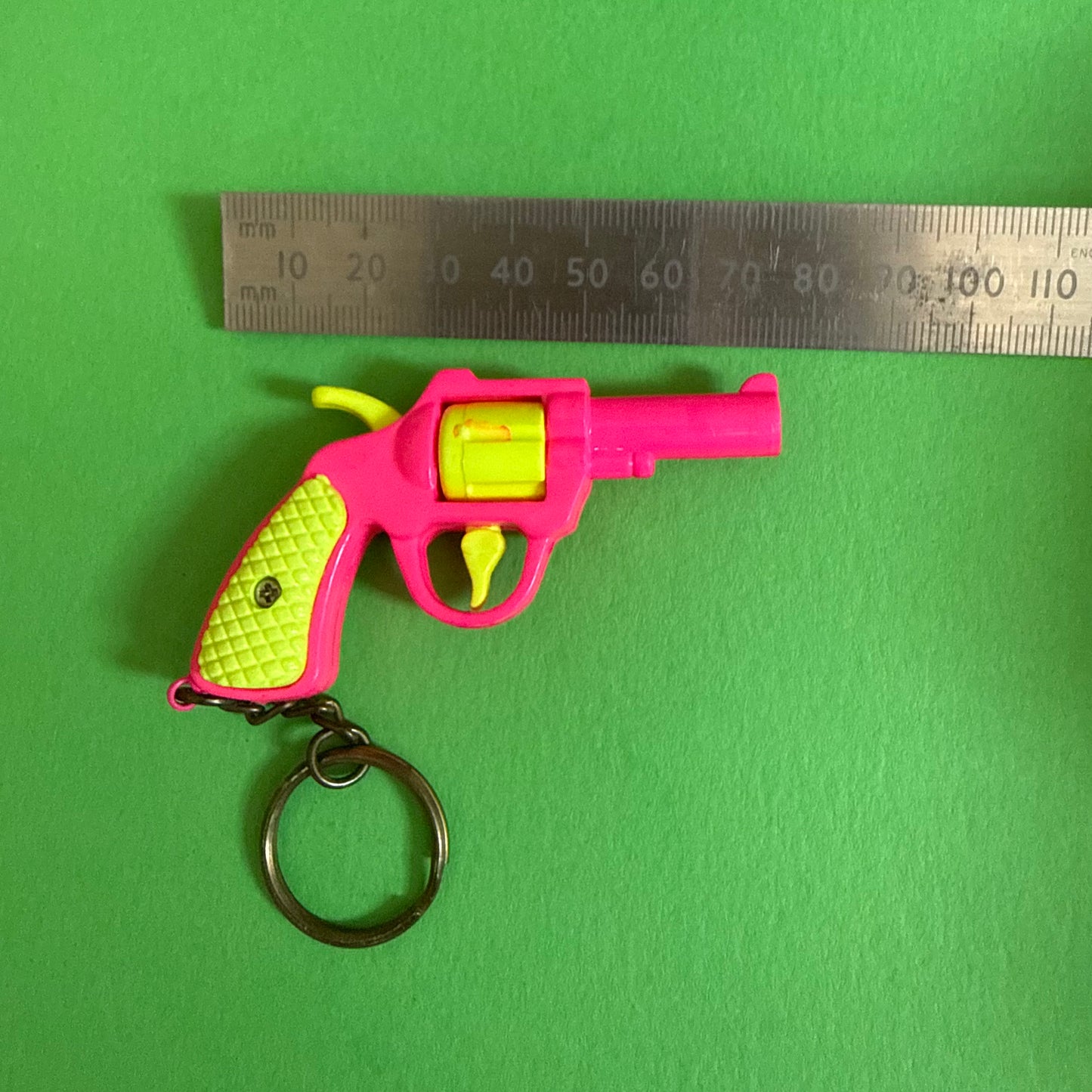 Set of vintage pistols keyrings