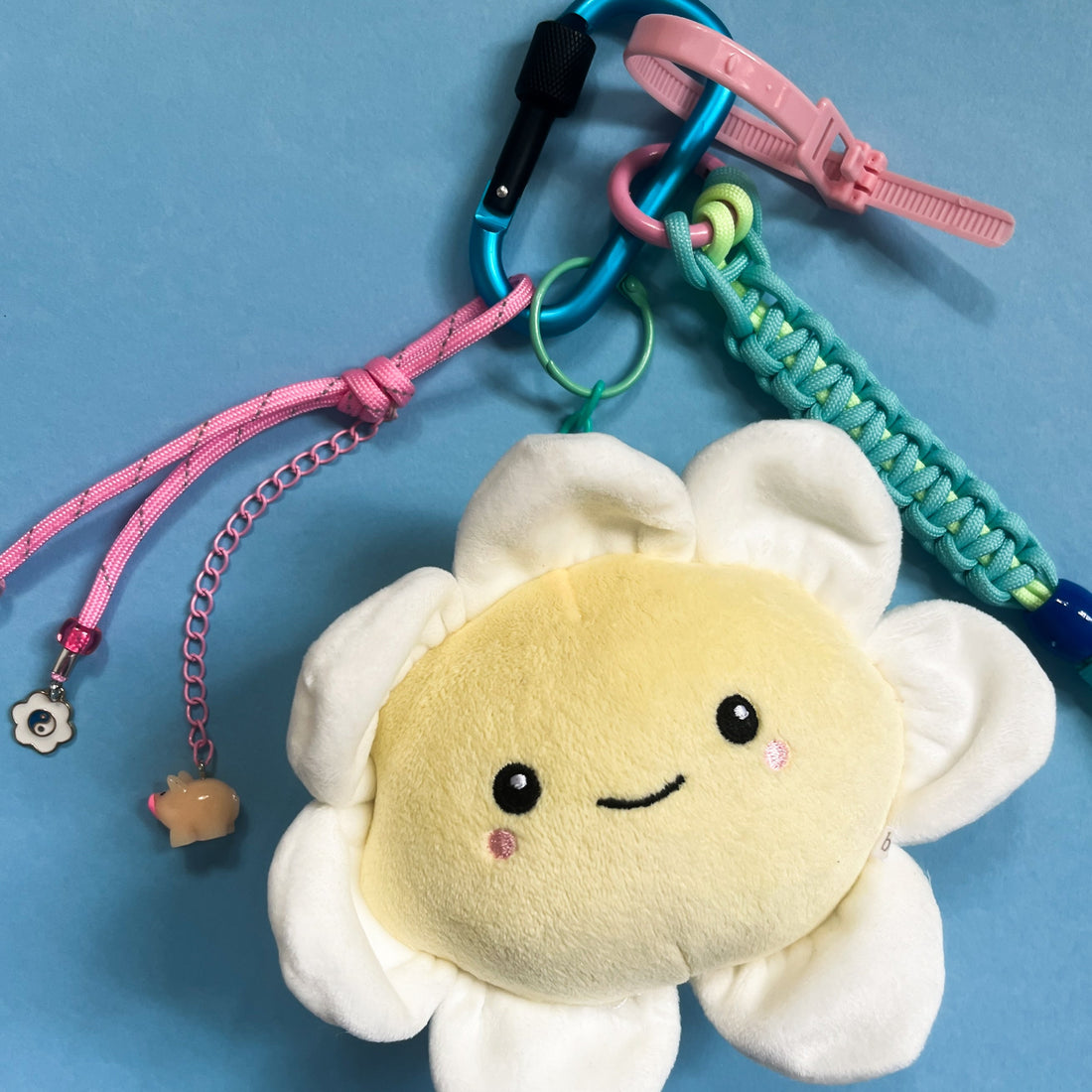 Big Daisy bag charm