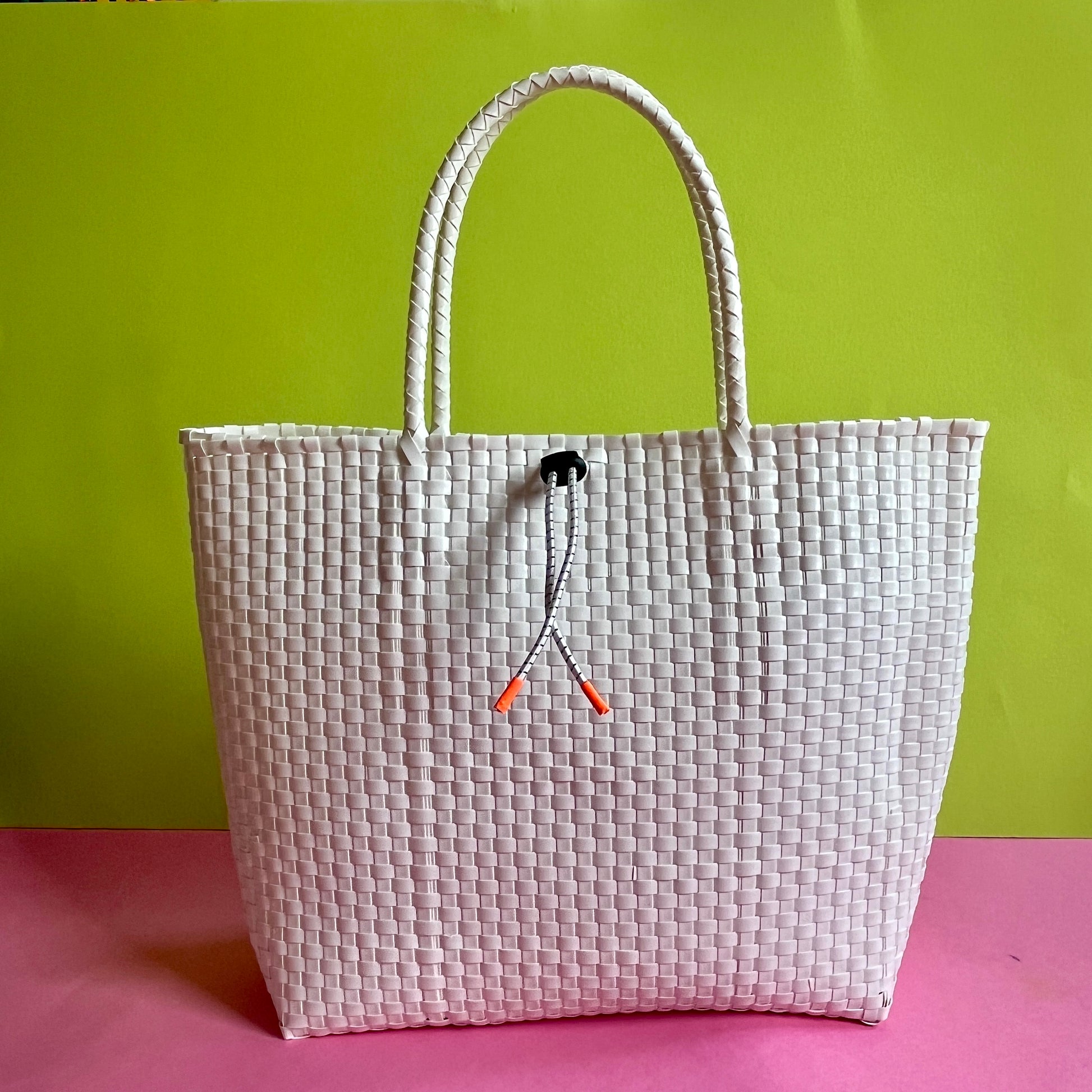 white plastic woven basket with pannier hooks and elastic toggle closure Goodordering cycling basket