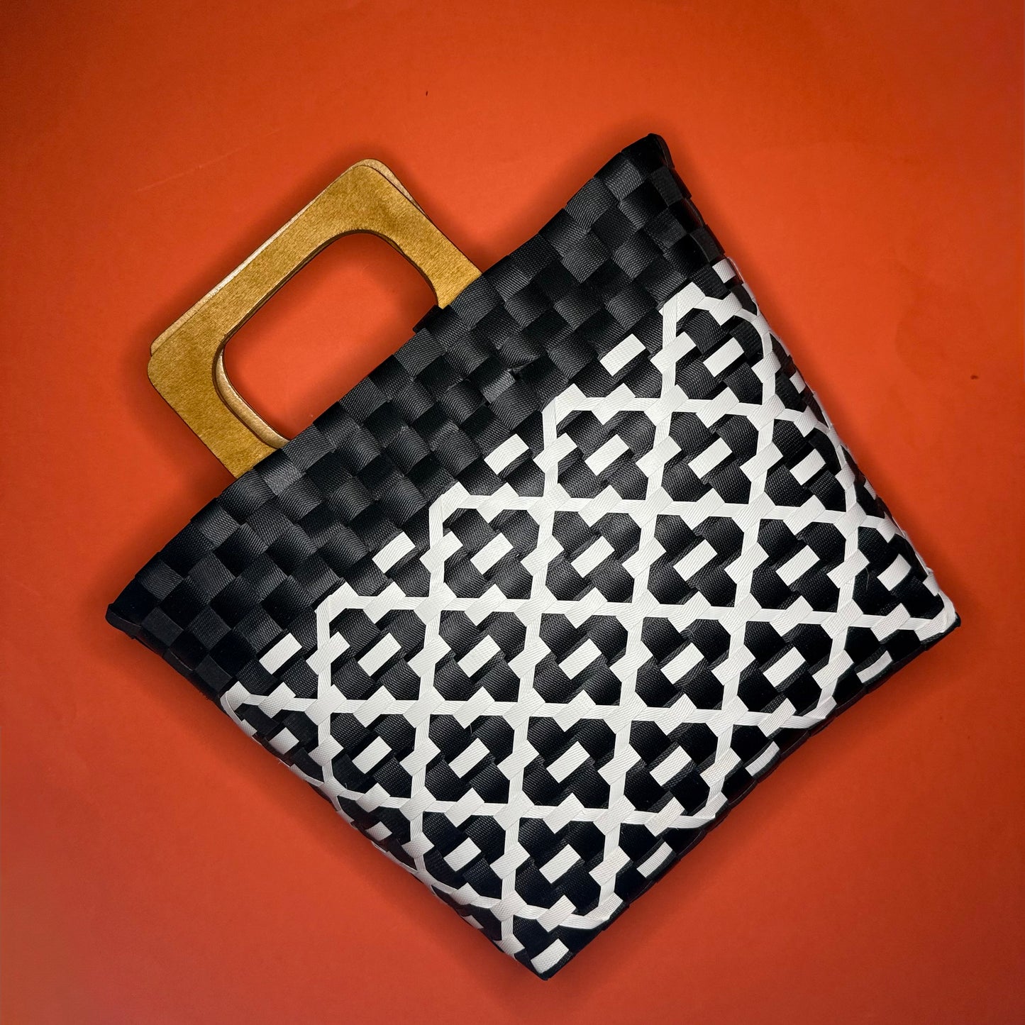 Woven Japanese basket bike pannier bag with wooden handle