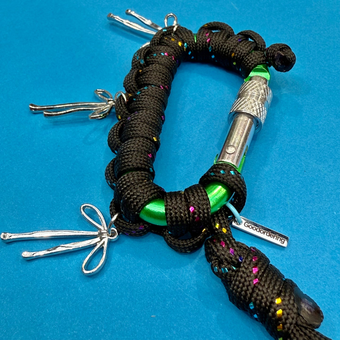 Paracord wrapped carabiner bows