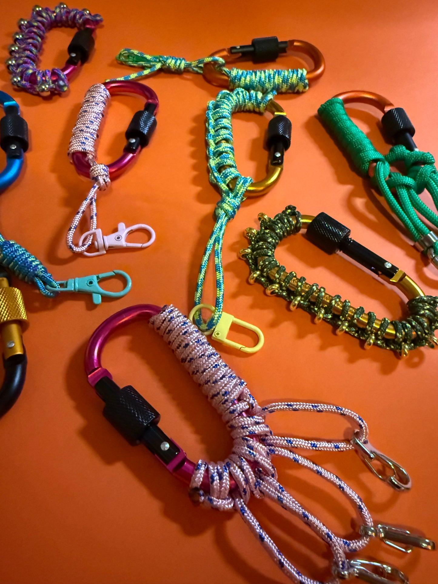 Paracord wrapped carabiner