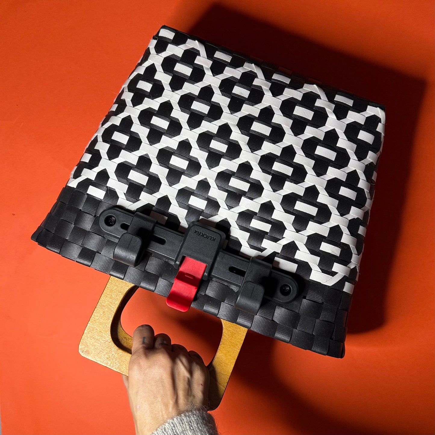 Woven Japanese basket bike pannier bag with wooden handle