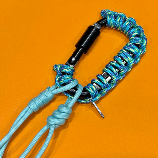Paracord wrapped carabiner