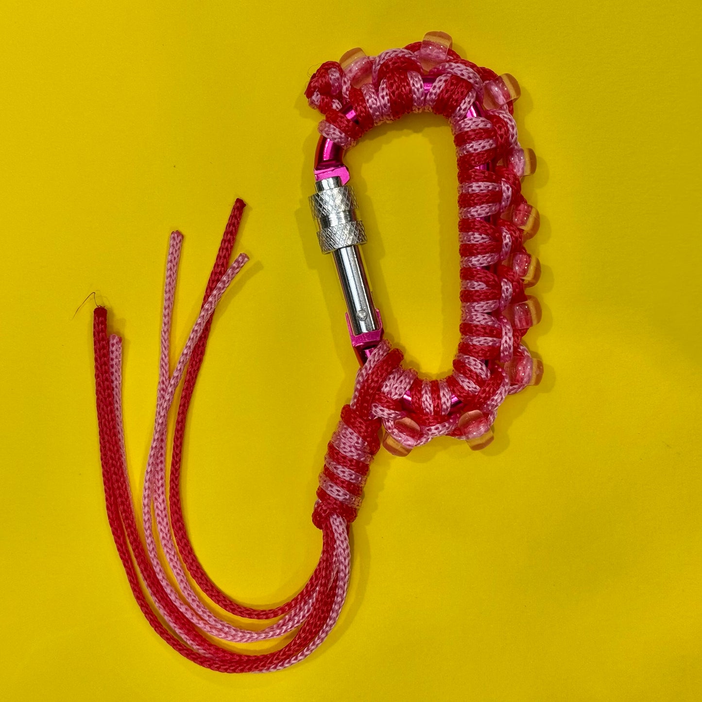 Paracord wrapped carabiner pink