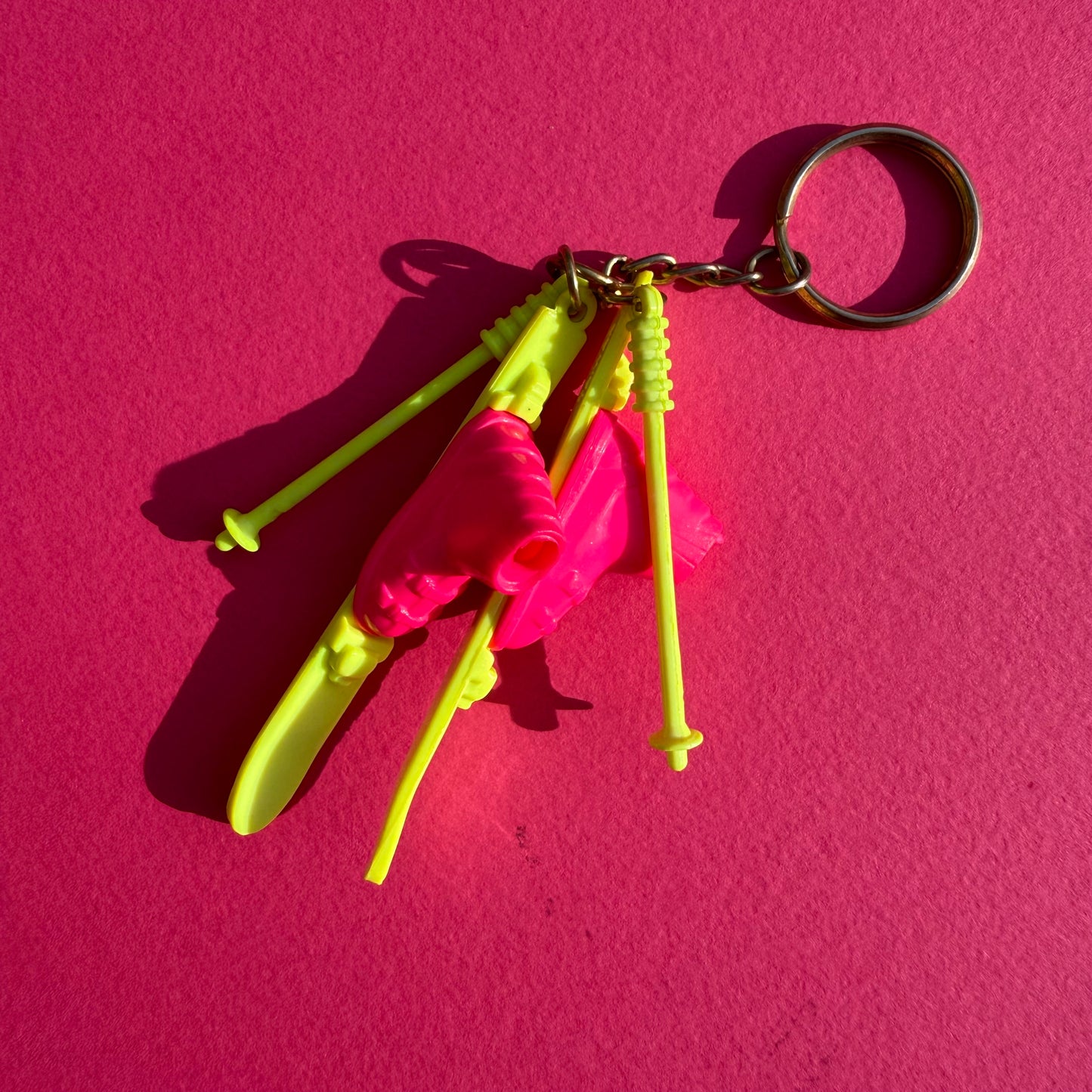 Retro plastic 80s ski neon keyring