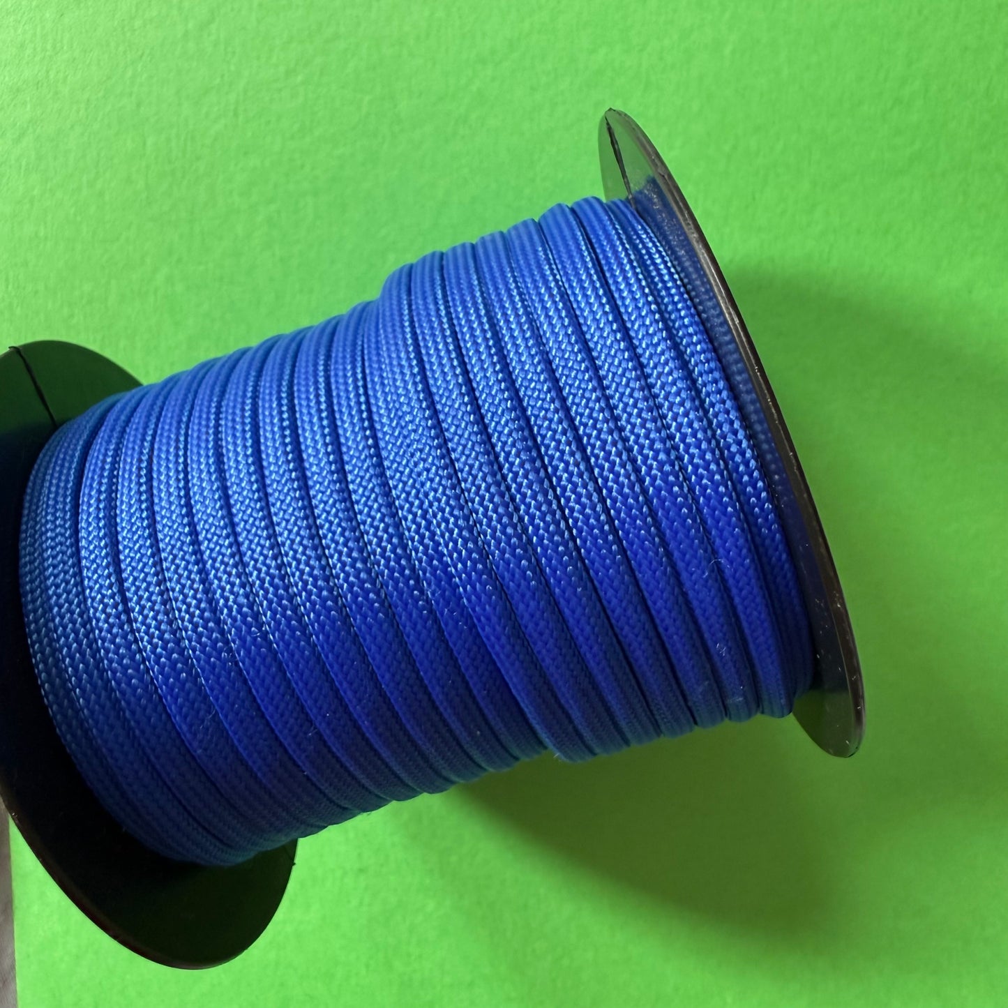 Macrame paracord bottle bag