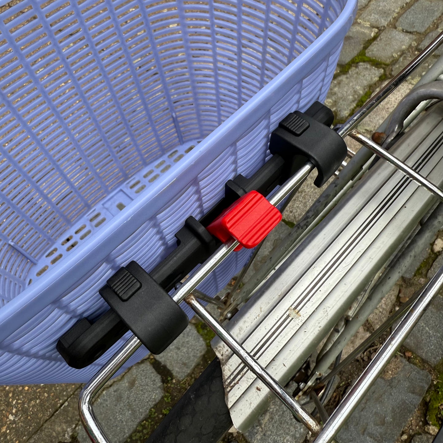 Bicycle pannier basket lilac