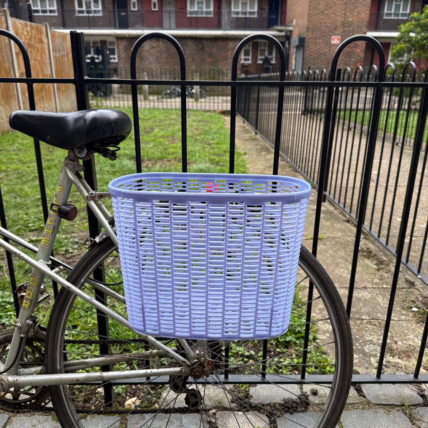 Bicycle pannier basket lilac