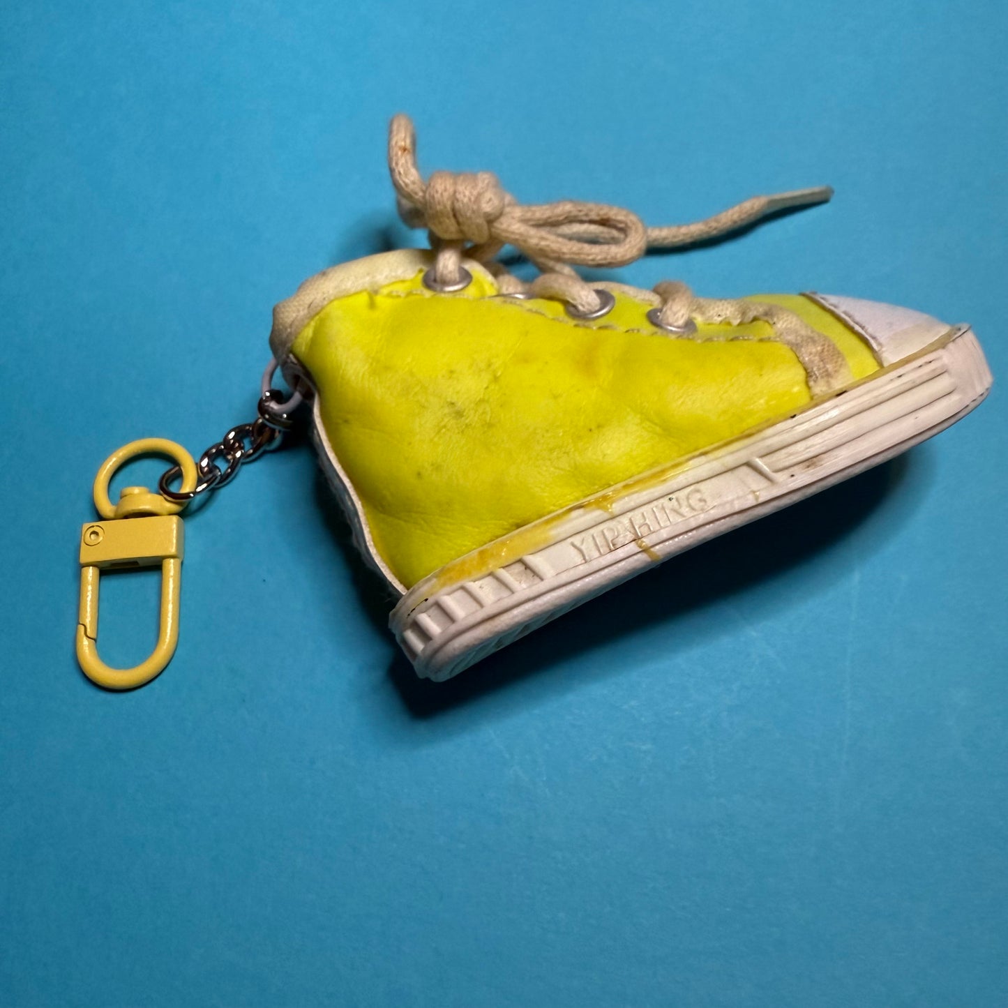 Neon vintage 80s yellow trainer keyring