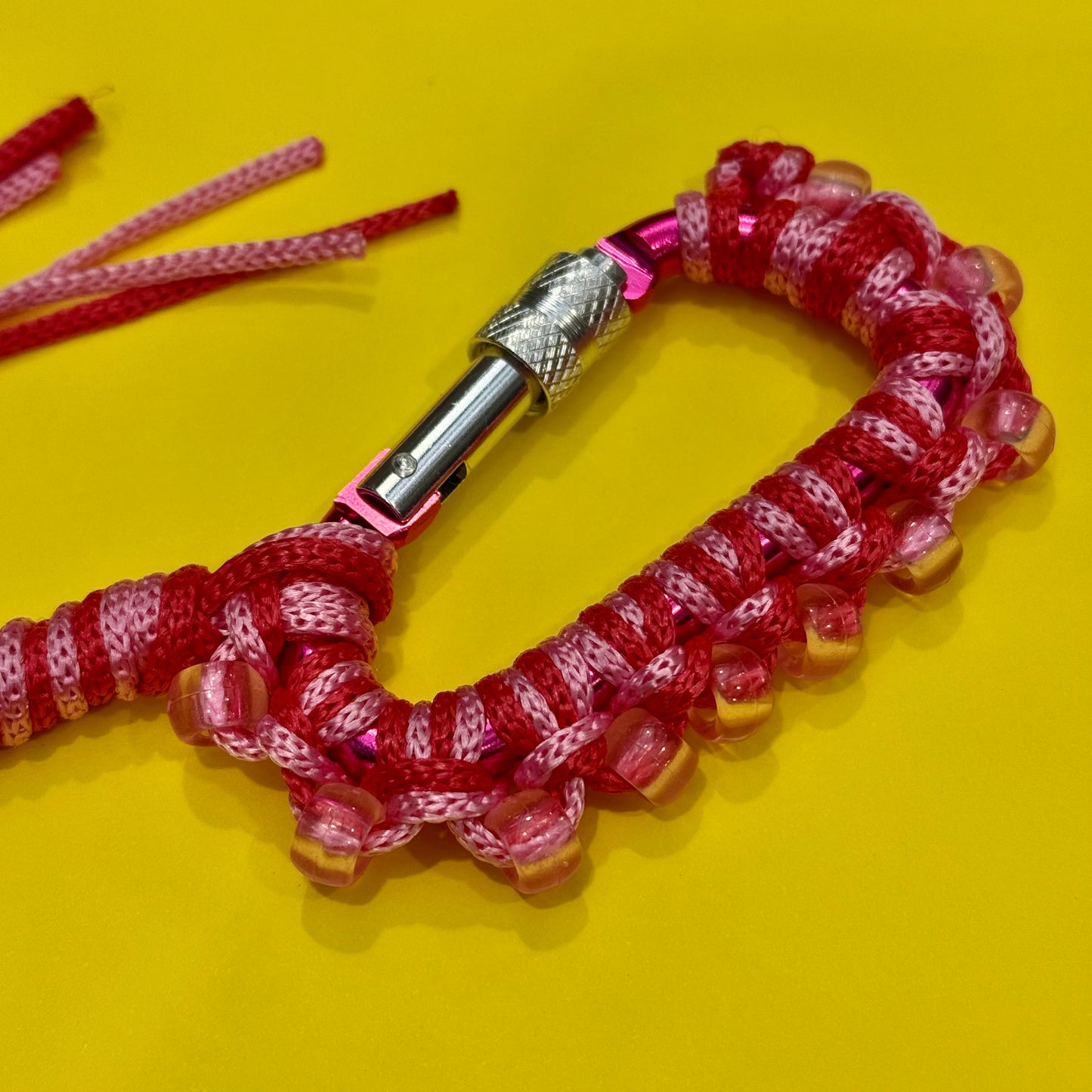 Paracord wrapped carabiner pink