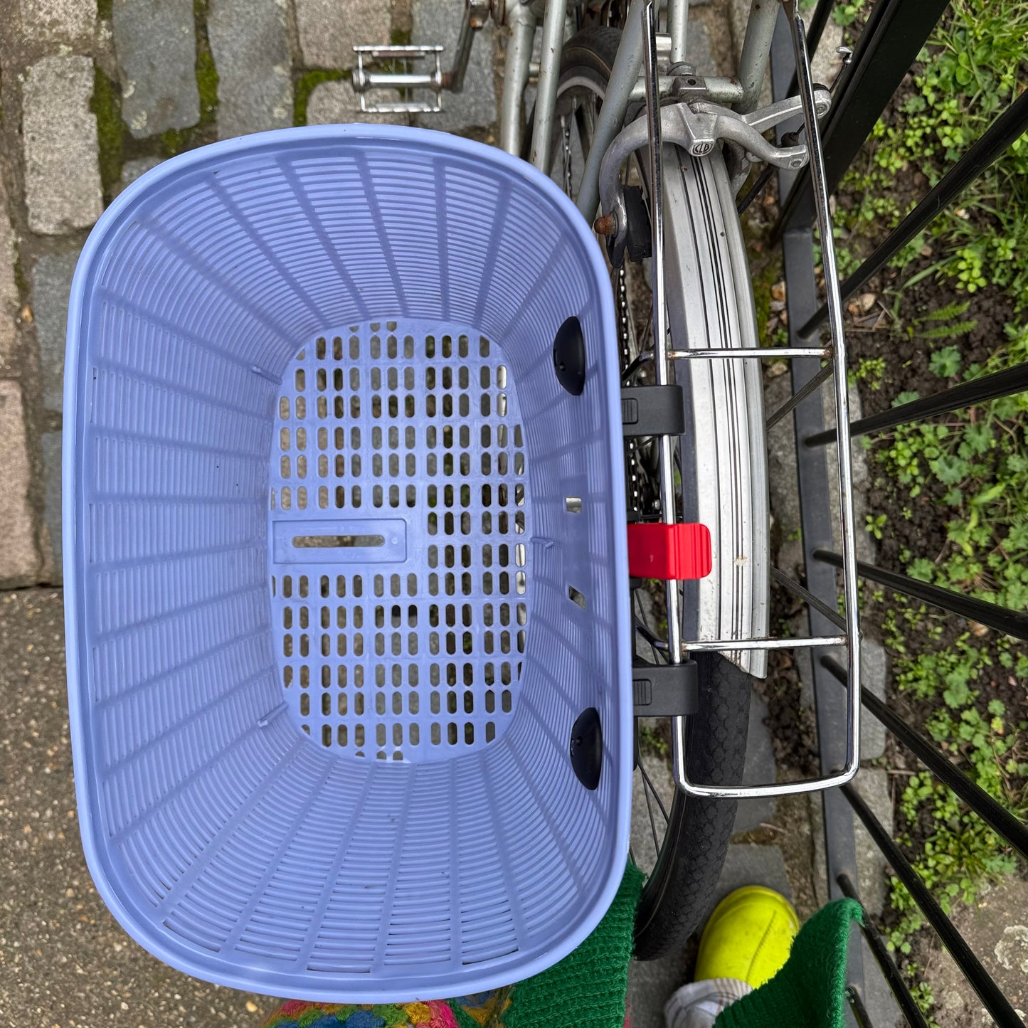 Bicycle pannier basket lilac