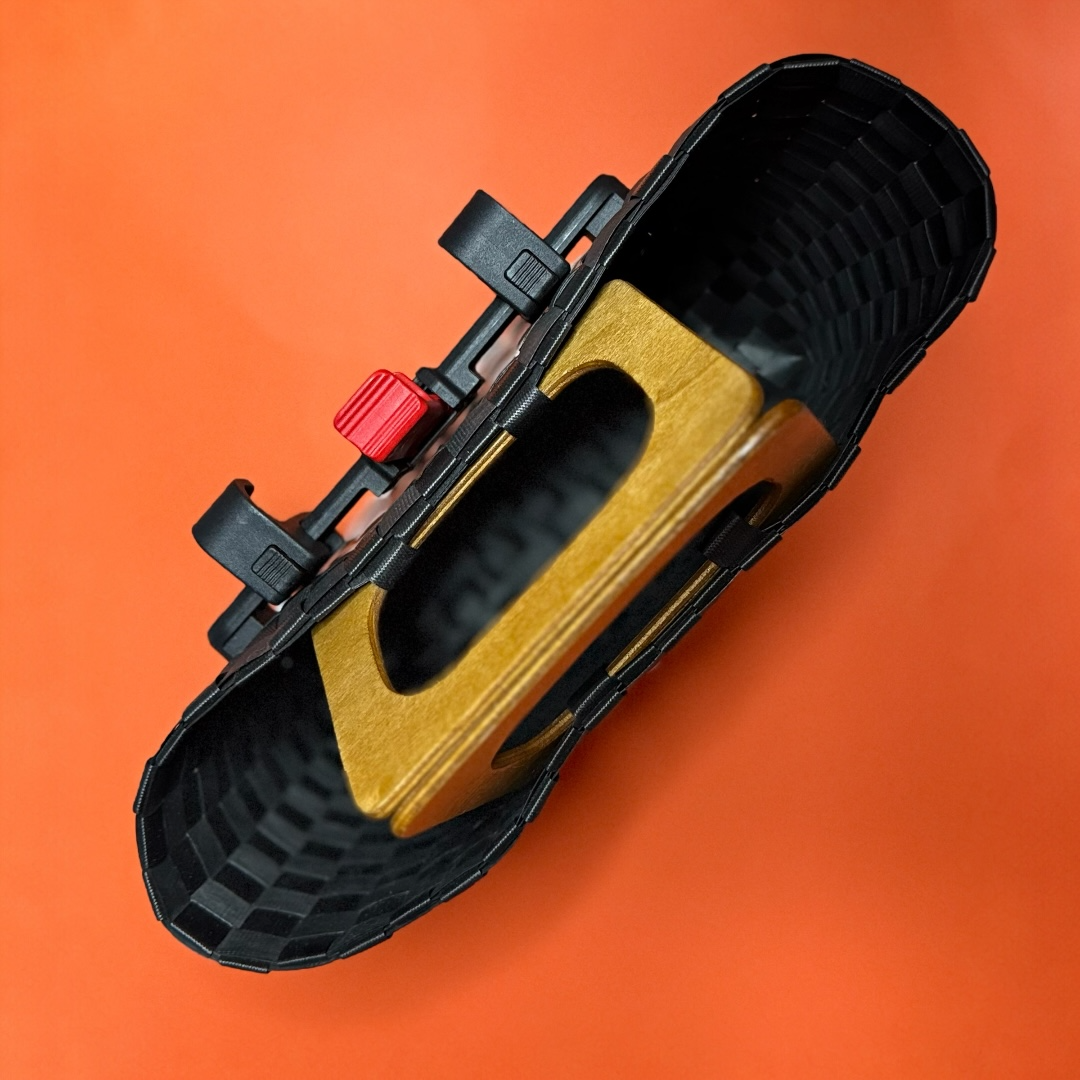 Woven Japanese basket bike pannier bag with wooden handle