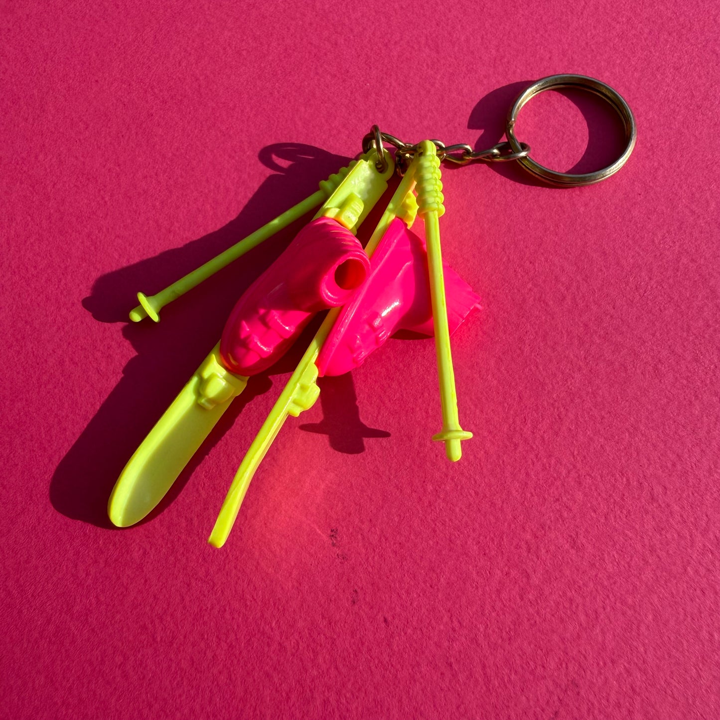 Retro plastic 80s ski neon keyring