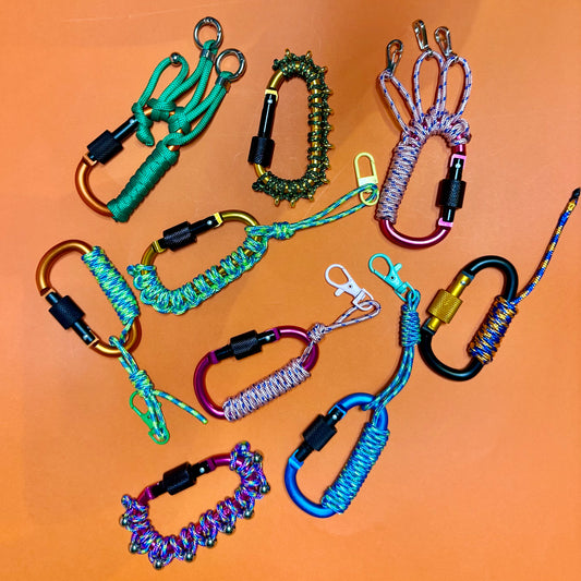 Paracord wrapped carabiner