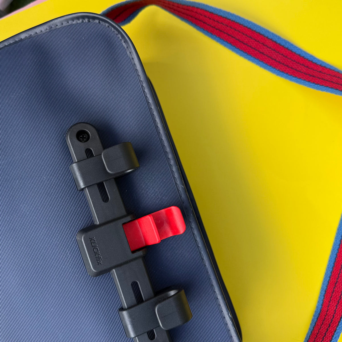 Vintage_navy_adidas_canvas_messenger_bike_pannier