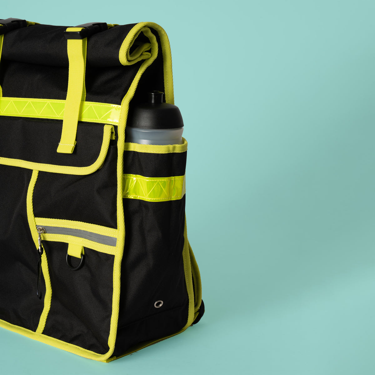 Neon rolltop backpack black pannier bike bag - Goodordering Black commuter backpack with rolltop closure and padded laptop pocket